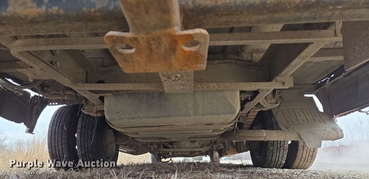 image for item EQ3957 2001 Ford  E450 Super Duty shuttle bus