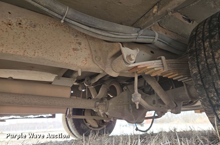 image for item EQ3957 2001 Ford  E450 Super Duty shuttle bus