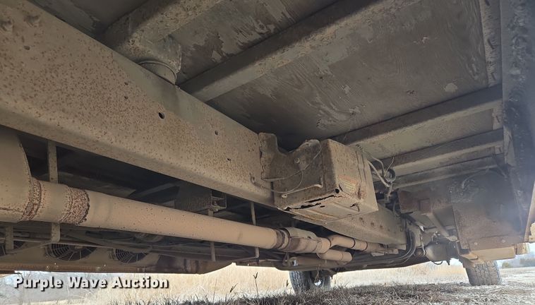 image for item EQ3957 2001 Ford  E450 Super Duty shuttle bus