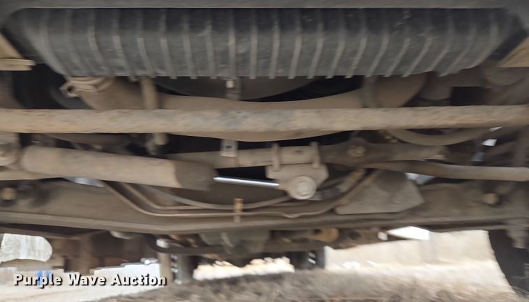 image for item EQ3957 2001 Ford  E450 Super Duty shuttle bus