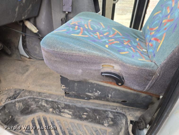 image for item EQ3957 2001 Ford  E450 Super Duty shuttle bus