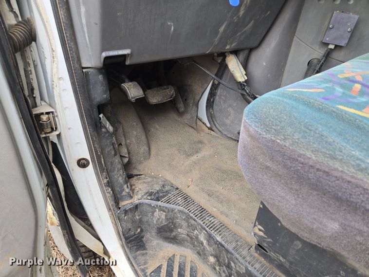 image for item EQ3957 2001 Ford  E450 Super Duty shuttle bus