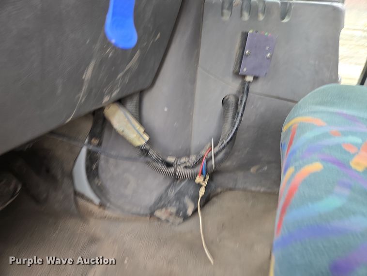 image for item EQ3957 2001 Ford  E450 Super Duty shuttle bus