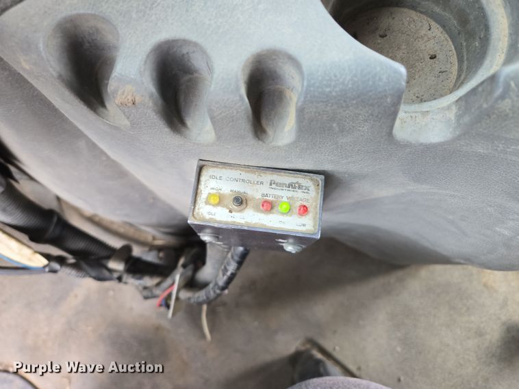 image for item EQ3957 2001 Ford  E450 Super Duty shuttle bus