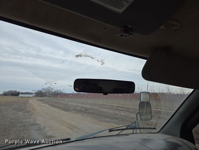 image for item EQ3957 2001 Ford  E450 Super Duty shuttle bus