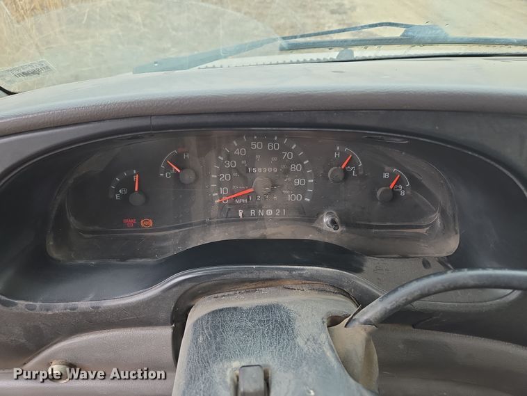 image for item EQ3957 2001 Ford  E450 Super Duty shuttle bus