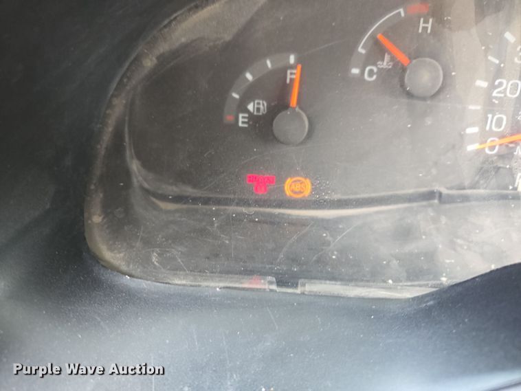 image for item EQ3957 2001 Ford  E450 Super Duty shuttle bus