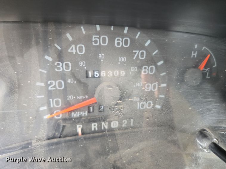 image for item EQ3957 2001 Ford  E450 Super Duty shuttle bus