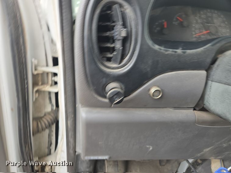 image for item EQ3957 2001 Ford  E450 Super Duty shuttle bus