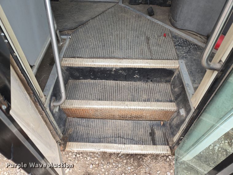 image for item EQ3957 2001 Ford  E450 Super Duty shuttle bus