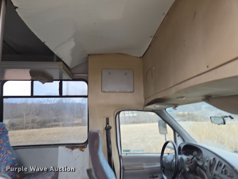 image for item EQ3957 2001 Ford  E450 Super Duty shuttle bus
