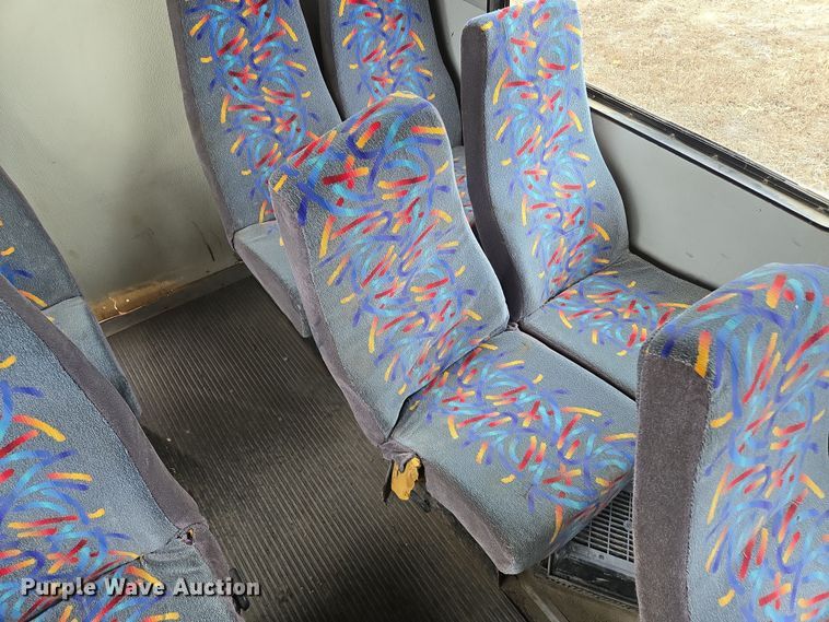 image for item EQ3957 2001 Ford  E450 Super Duty shuttle bus