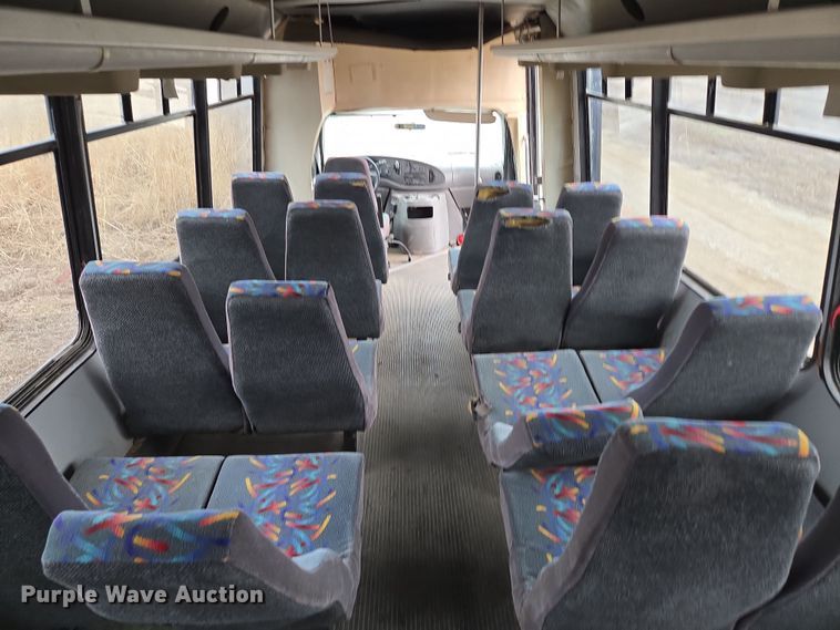 image for item EQ3957 2001 Ford  E450 Super Duty shuttle bus