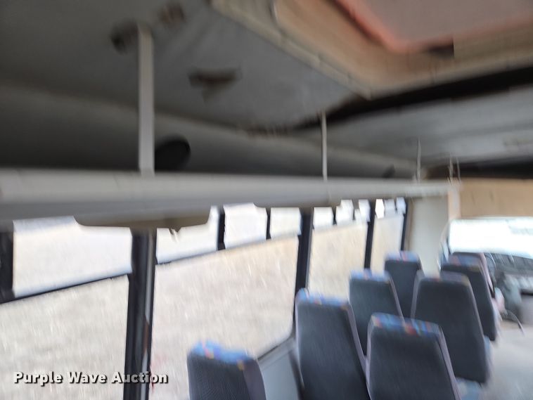 image for item EQ3957 2001 Ford  E450 Super Duty shuttle bus