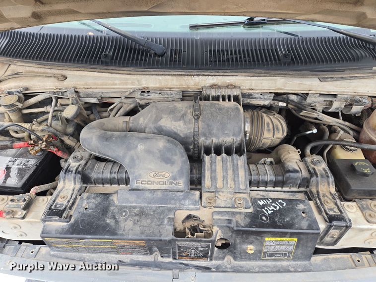 image for item EQ3957 2001 Ford  E450 Super Duty shuttle bus