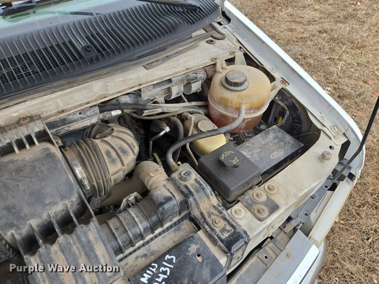 image for item EQ3957 2001 Ford  E450 Super Duty shuttle bus