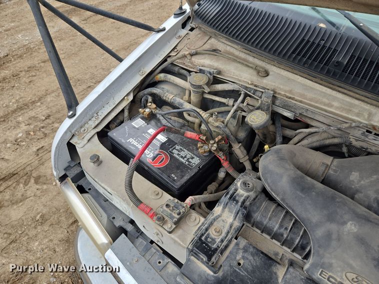 image for item EQ3957 2001 Ford  E450 Super Duty shuttle bus