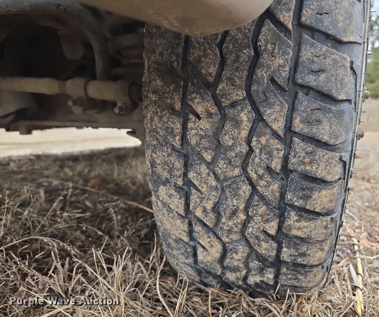 image for item EQ3957 2001 Ford  E450 Super Duty shuttle bus