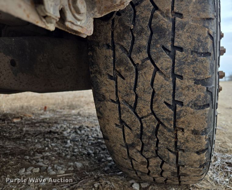 image for item EQ3957 2001 Ford  E450 Super Duty shuttle bus