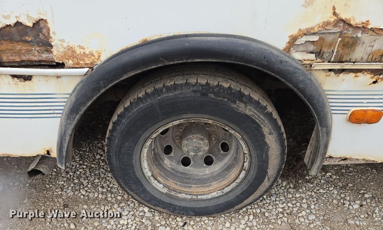 image for item EQ3957 2001 Ford  E450 Super Duty shuttle bus