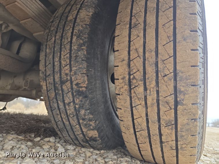 image for item EQ3957 2001 Ford  E450 Super Duty shuttle bus