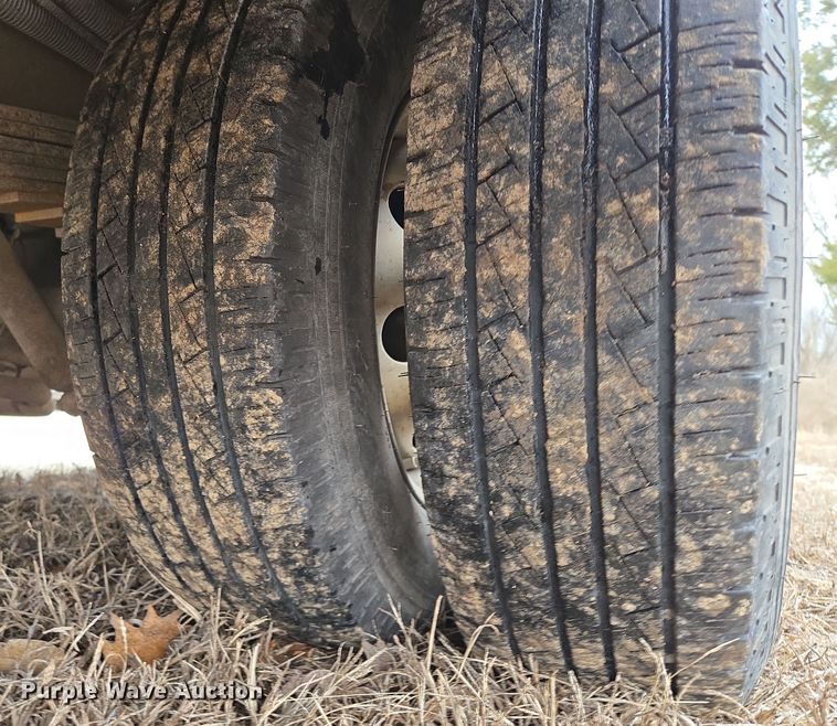 image for item EQ3957 2001 Ford  E450 Super Duty shuttle bus