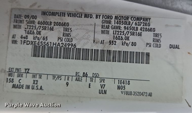 image for item EQ3957 2001 Ford  E450 Super Duty shuttle bus