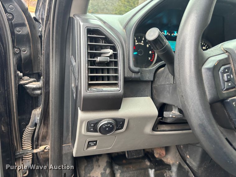 image for item ER1051 2019 Ford F150 SuperCrew pickup truck