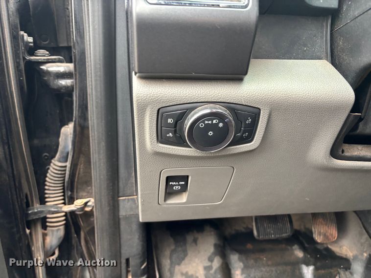 image for item ER1051 2019 Ford F150 SuperCrew pickup truck