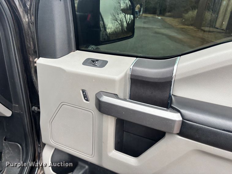 image for item ER1051 2019 Ford F150 SuperCrew pickup truck