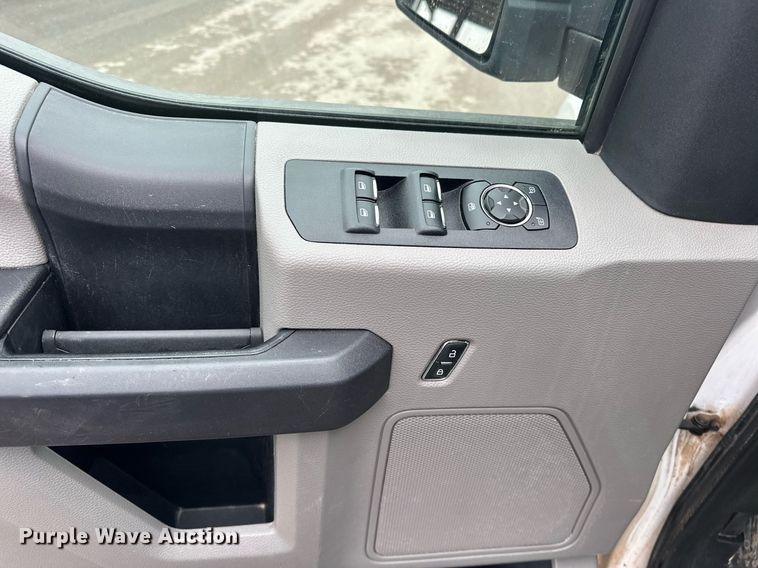 image for item ER4957 2019 Ford F150 SuperCrew pickup truck