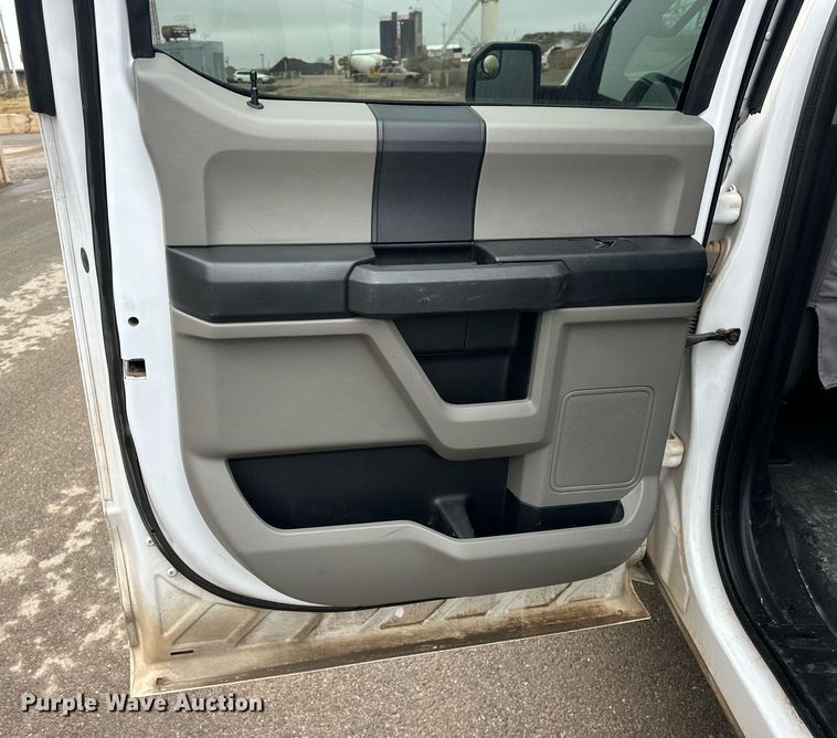 image for item ER4957 2019 Ford F150 SuperCrew pickup truck