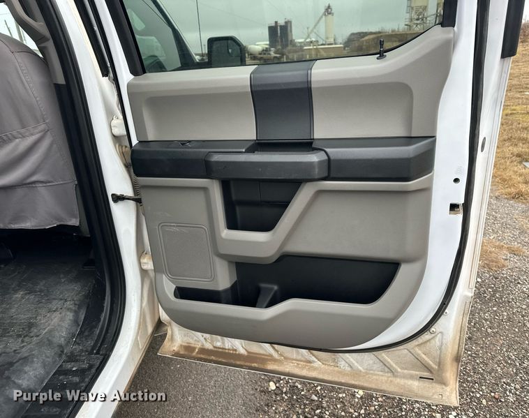 image for item ER4957 2019 Ford F150 SuperCrew pickup truck