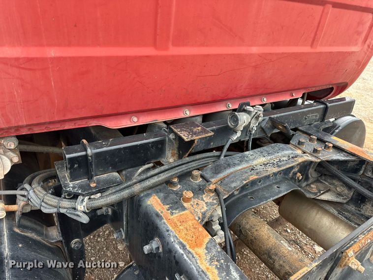 image for item ER4960 2001 Mack RD690S truck cab and chassis