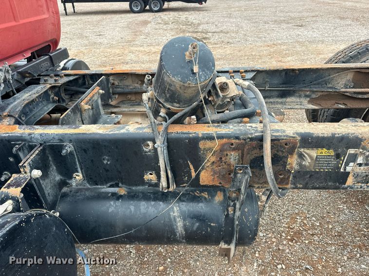 image for item ER4960 2001 Mack RD690S truck cab and chassis