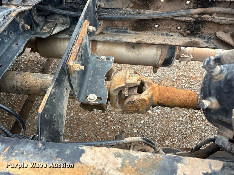 image for item ER4960 2001 Mack RD690S truck cab and chassis