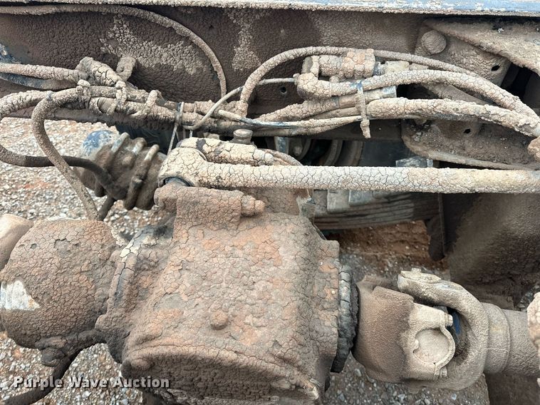 image for item ER4960 2001 Mack RD690S truck cab and chassis