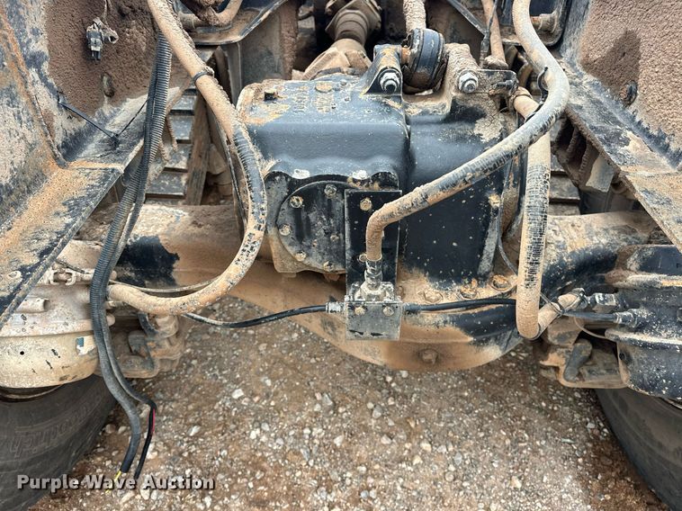 image for item ER4960 2001 Mack RD690S truck cab and chassis