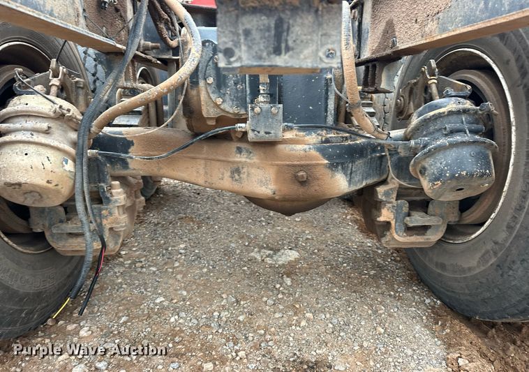 image for item ER4960 2001 Mack RD690S truck cab and chassis