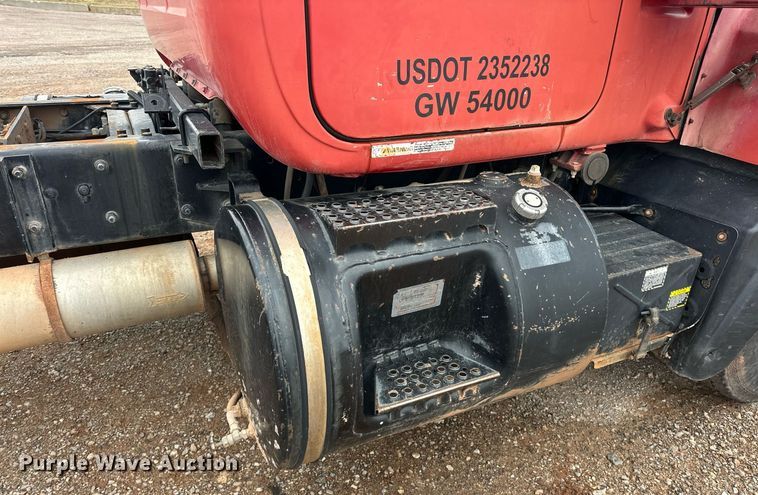 image for item ER4960 2001 Mack RD690S truck cab and chassis