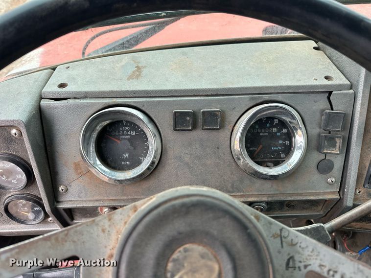 image for item ER4960 2001 Mack RD690S truck cab and chassis