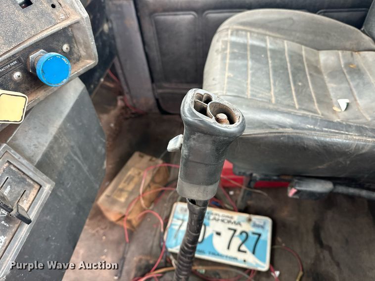 image for item ER4960 2001 Mack RD690S truck cab and chassis