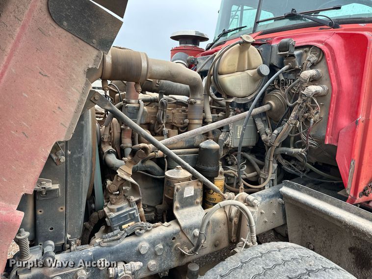 image for item ER4960 2001 Mack RD690S truck cab and chassis