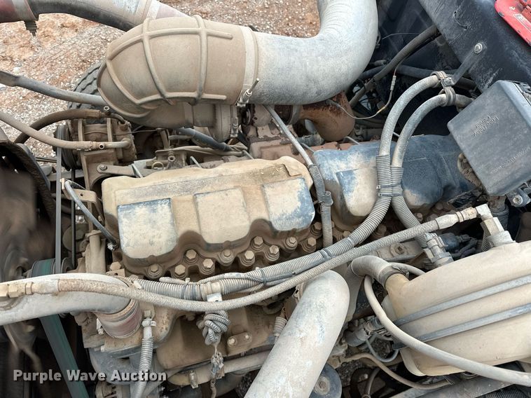 image for item ER4960 2001 Mack RD690S truck cab and chassis