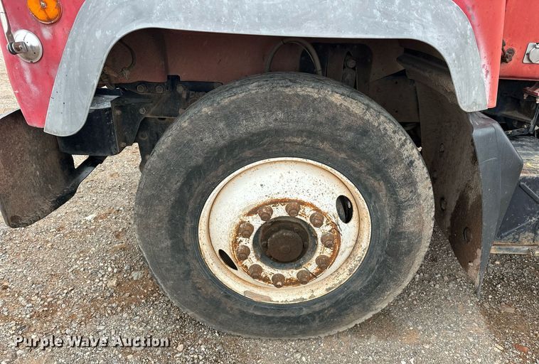 image for item ER4960 2001 Mack RD690S truck cab and chassis