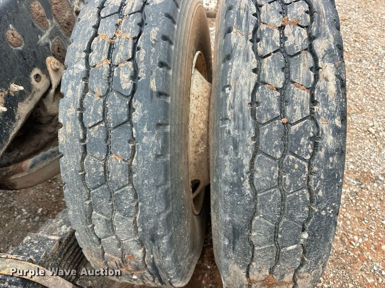 image for item ER4960 2001 Mack RD690S truck cab and chassis