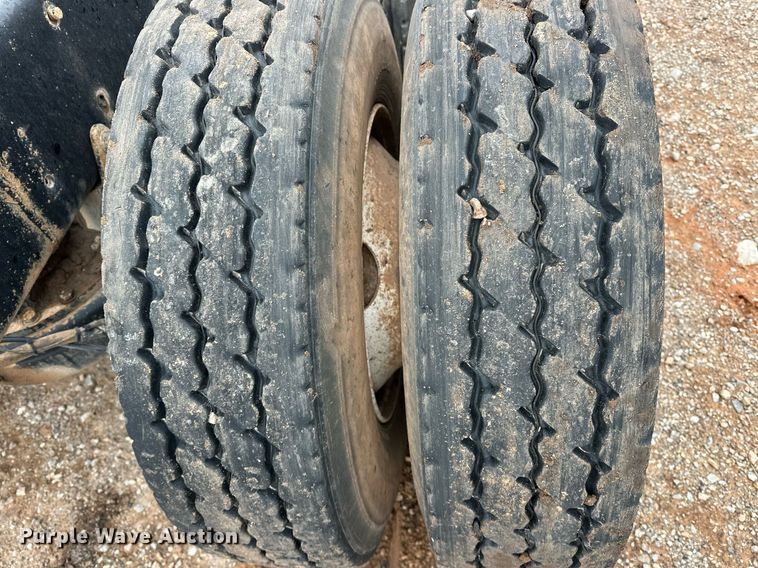 image for item ER4960 2001 Mack RD690S truck cab and chassis