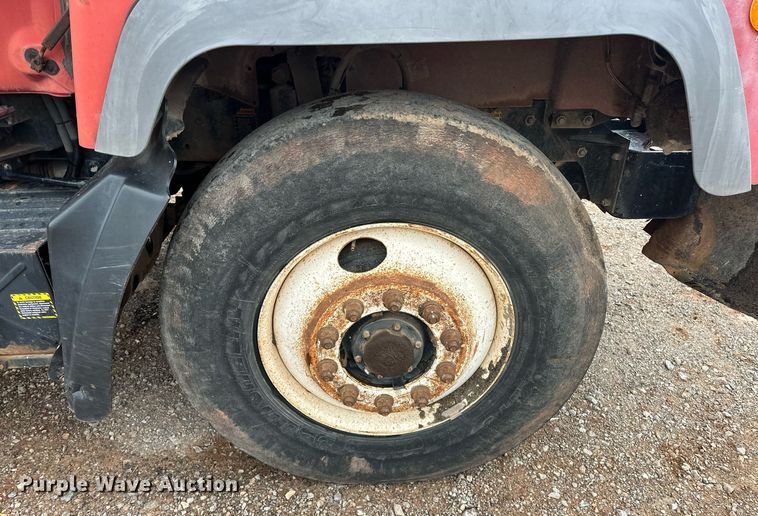 image for item ER4960 2001 Mack RD690S truck cab and chassis