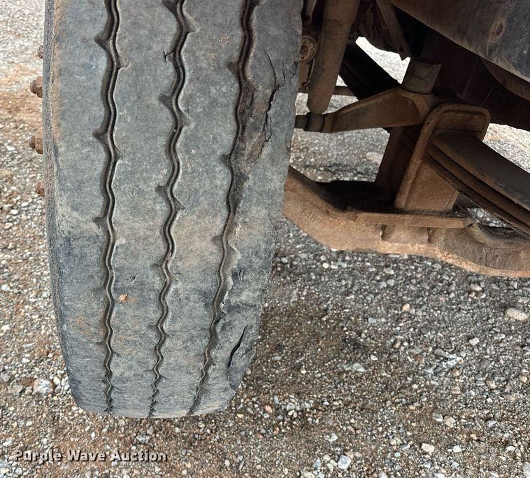 image for item ER4960 2001 Mack RD690S truck cab and chassis