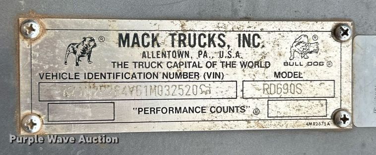 image for item ER4960 2001 Mack RD690S truck cab and chassis